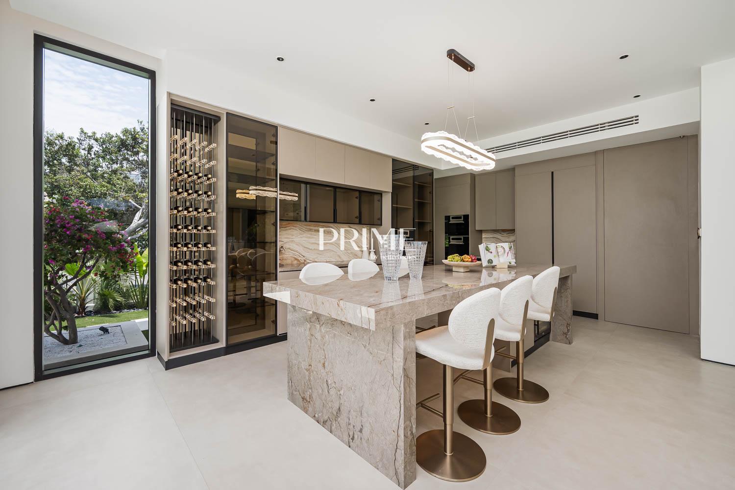 5 Bedrooms Villa in Entertainment Foyer