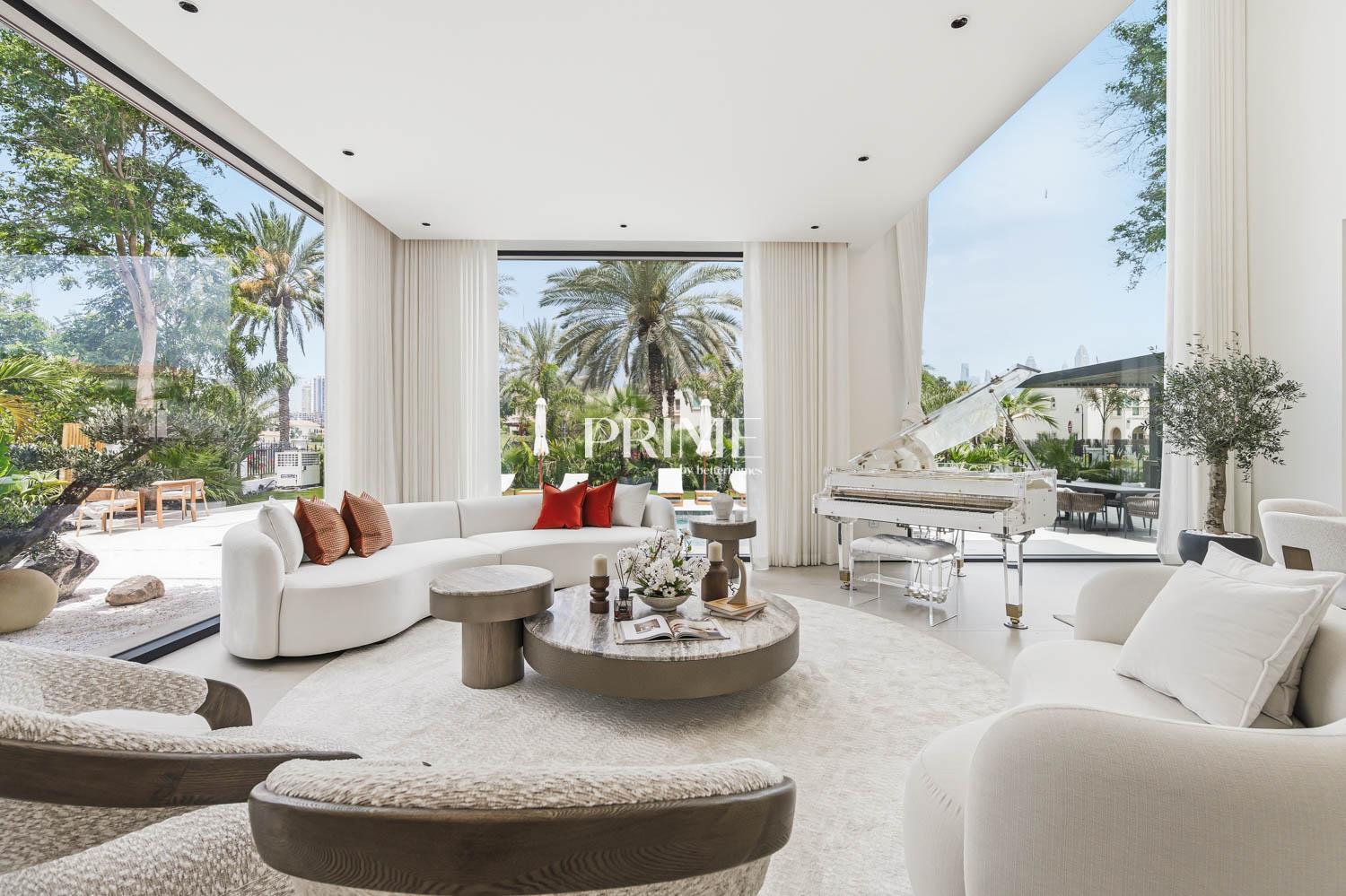 5 Bedrooms Villa in Entertainment Foyer