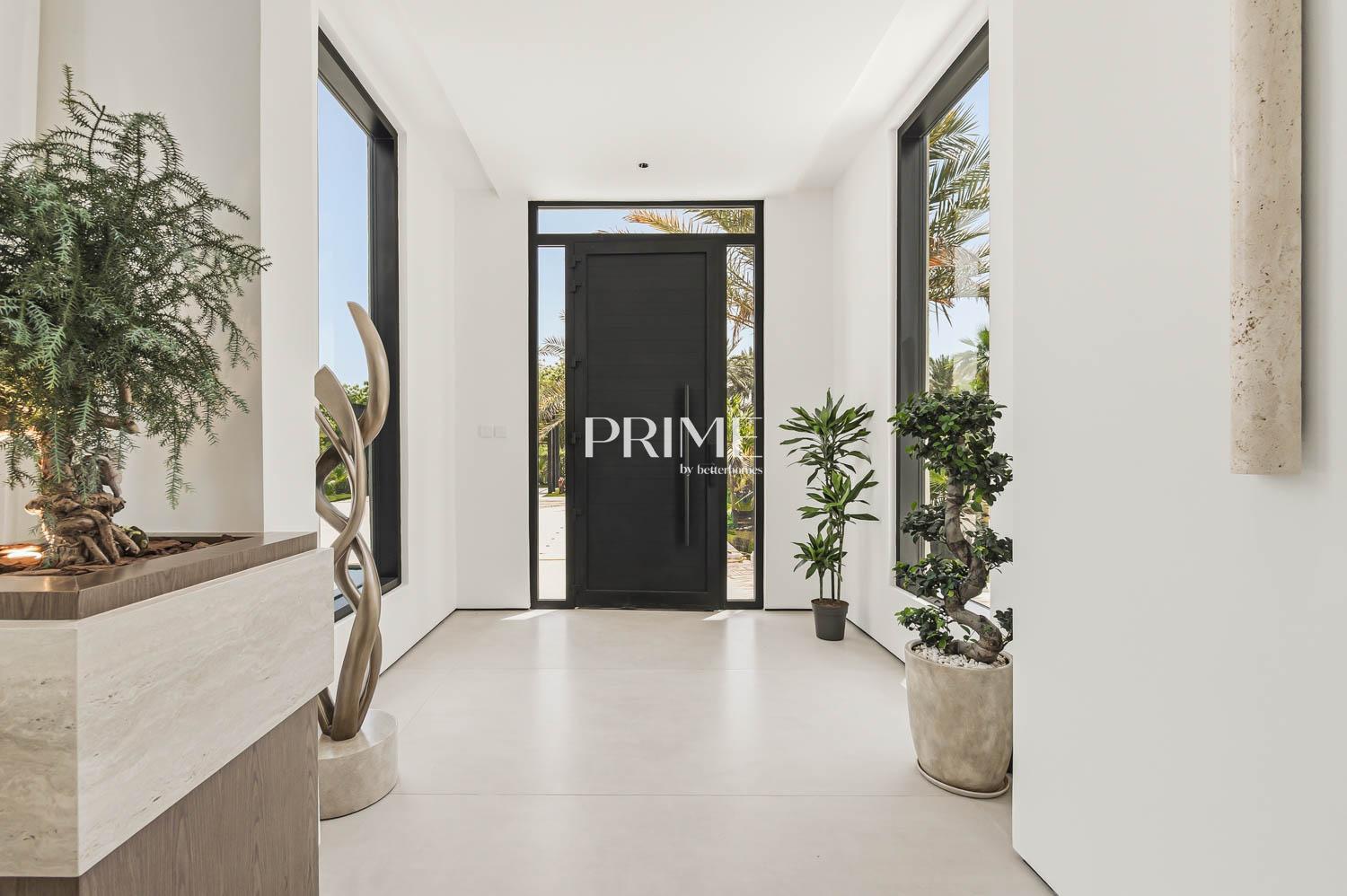 5 Bedrooms Villa in Entertainment Foyer