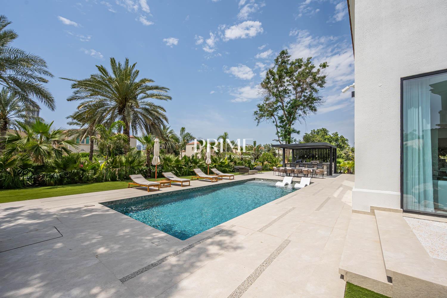 5 Bedrooms Villa in Entertainment Foyer
