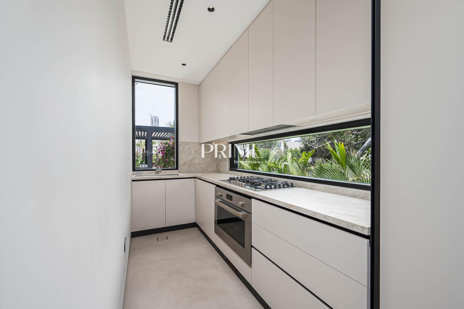 5 Bedrooms Villa in Entertainment Foyer