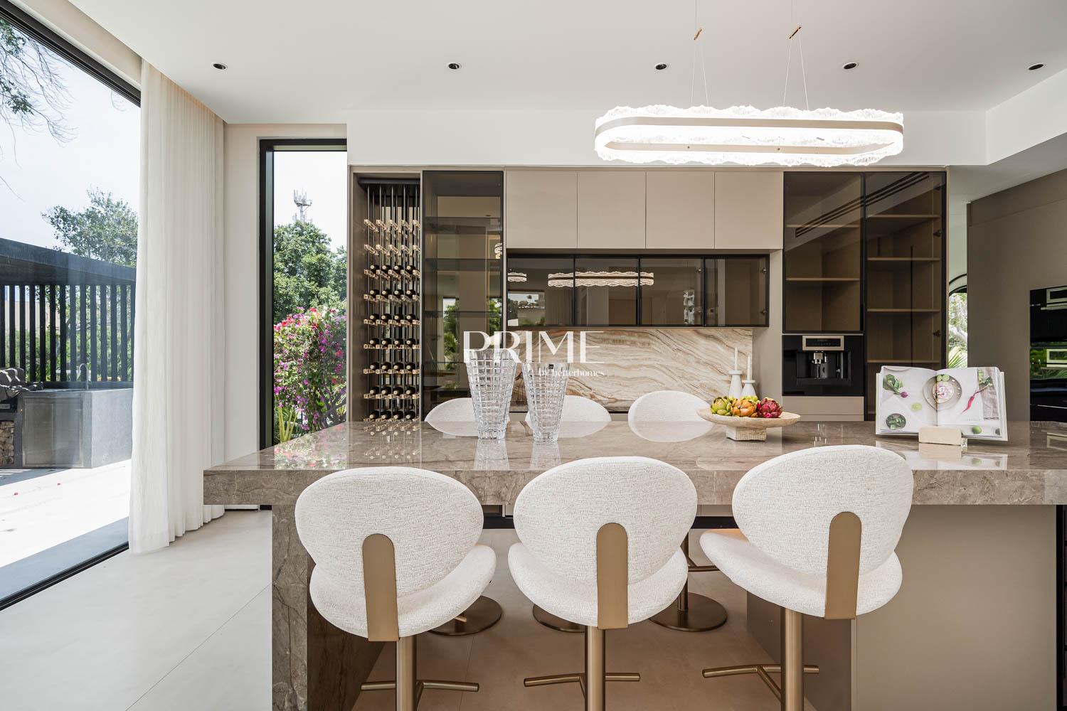 5 Bedrooms Villa in Entertainment Foyer