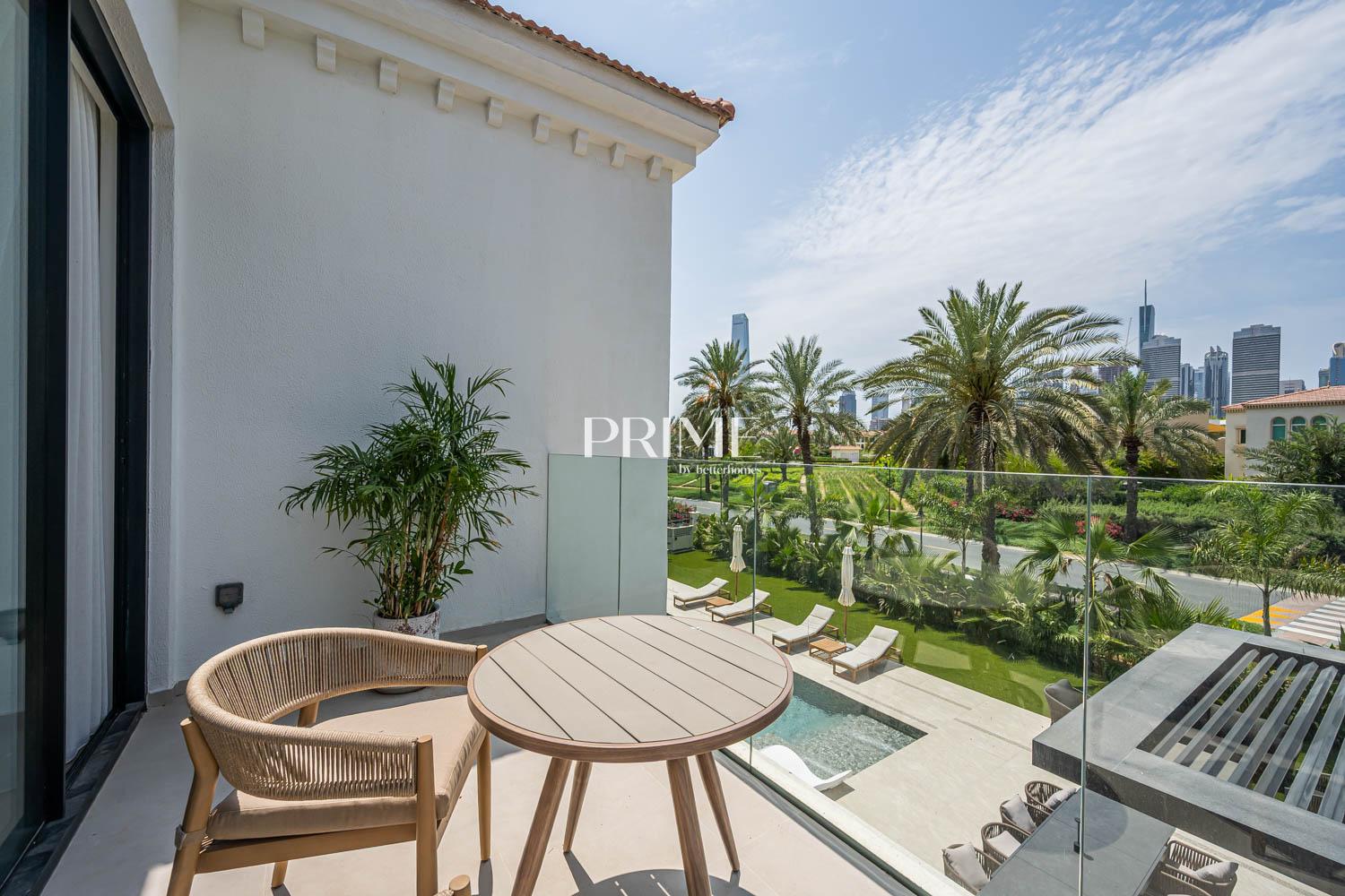 5 Bedrooms Villa in Entertainment Foyer