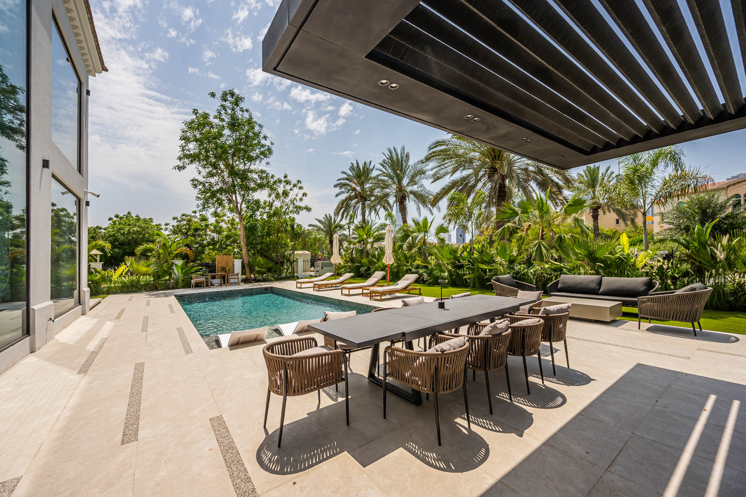 5 Bedrooms Villa in Entertainment Foyer