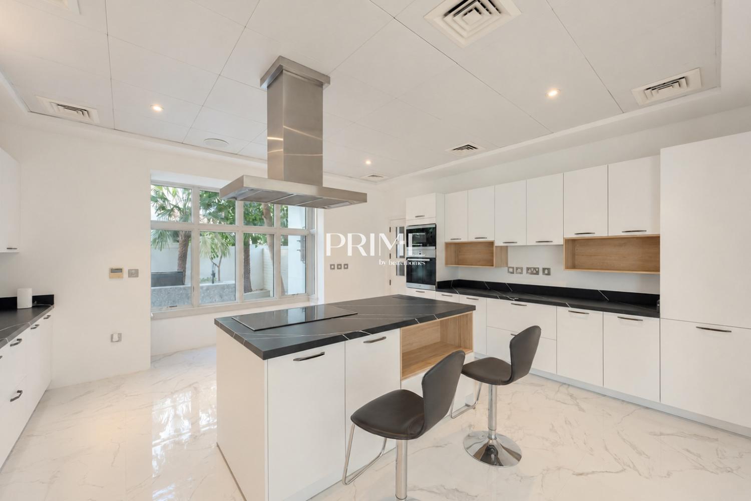 5 Bedrooms Villa in Flame Tree Ridge