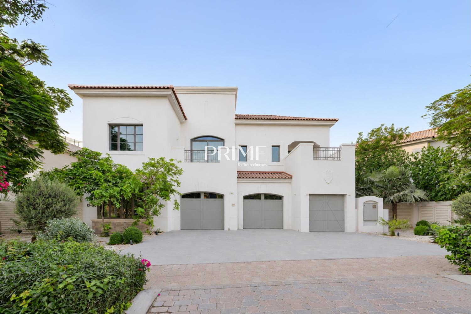 5 Bedrooms Villa in Flame Tree Ridge