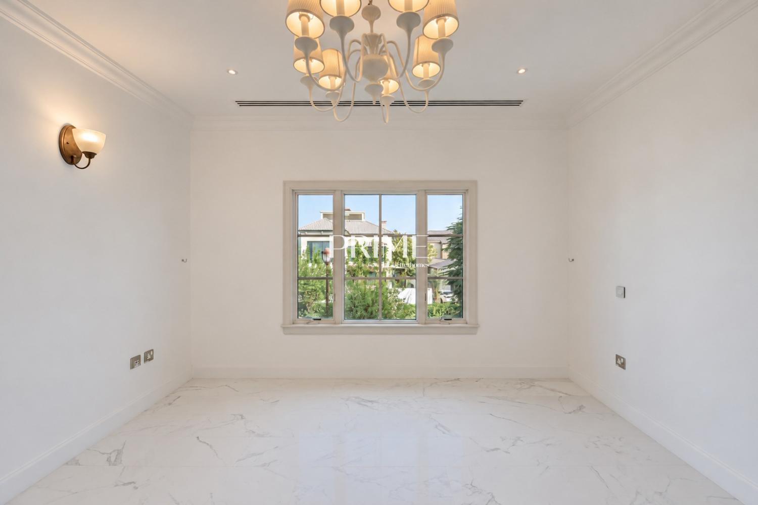 5 Bedrooms Villa in Flame Tree Ridge