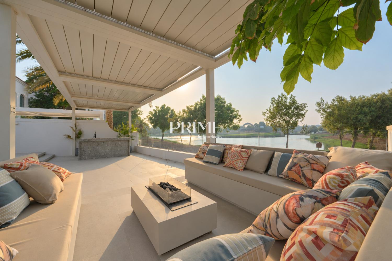 5 Bedrooms Villa in Flame Tree Ridge