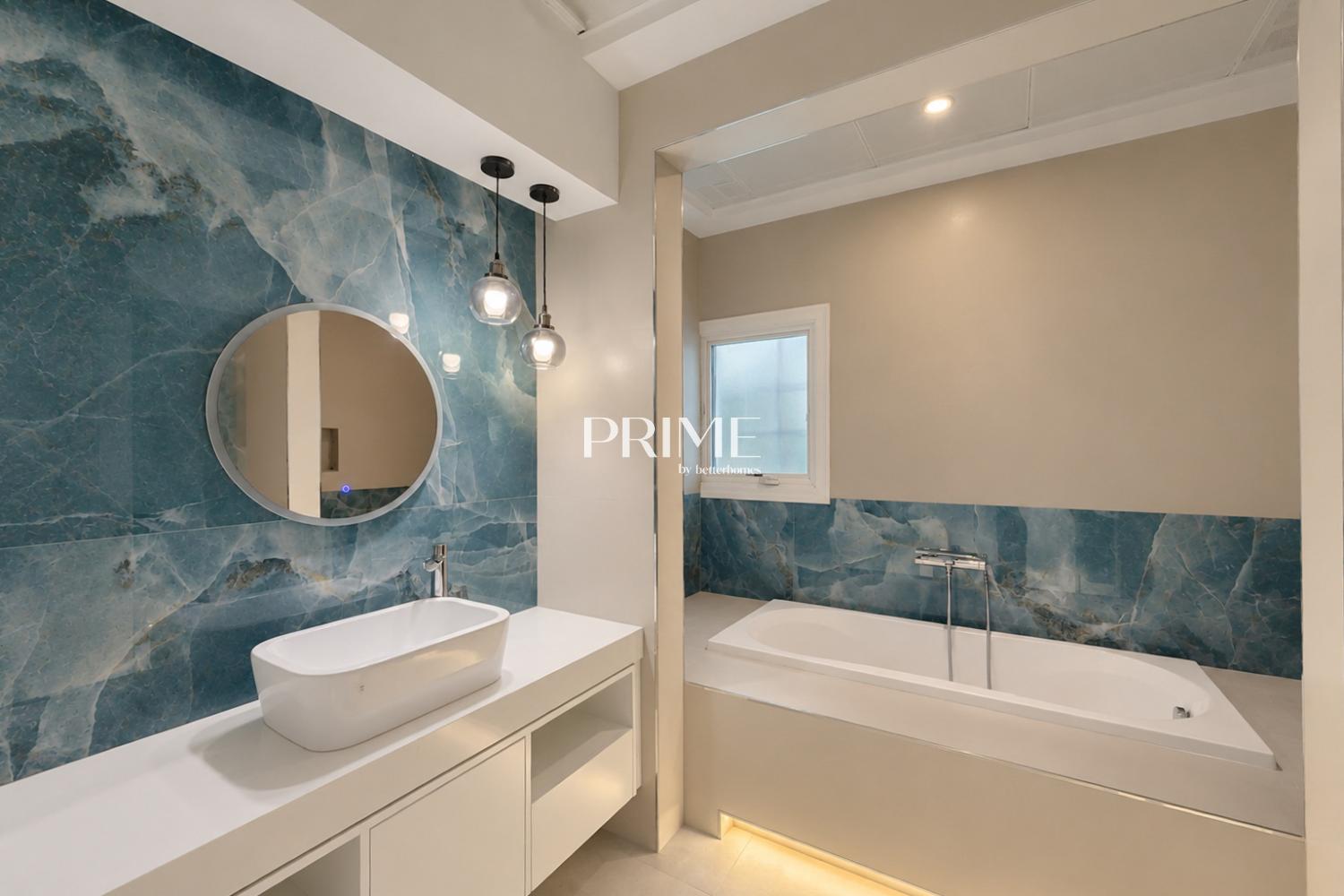5 Bedrooms Villa in Flame Tree Ridge