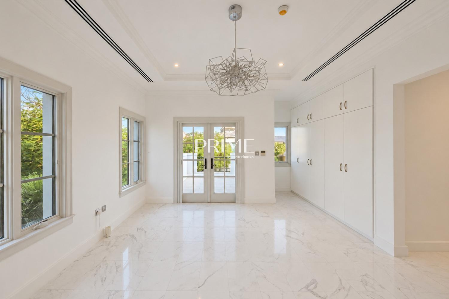 5 Bedrooms Villa in Flame Tree Ridge