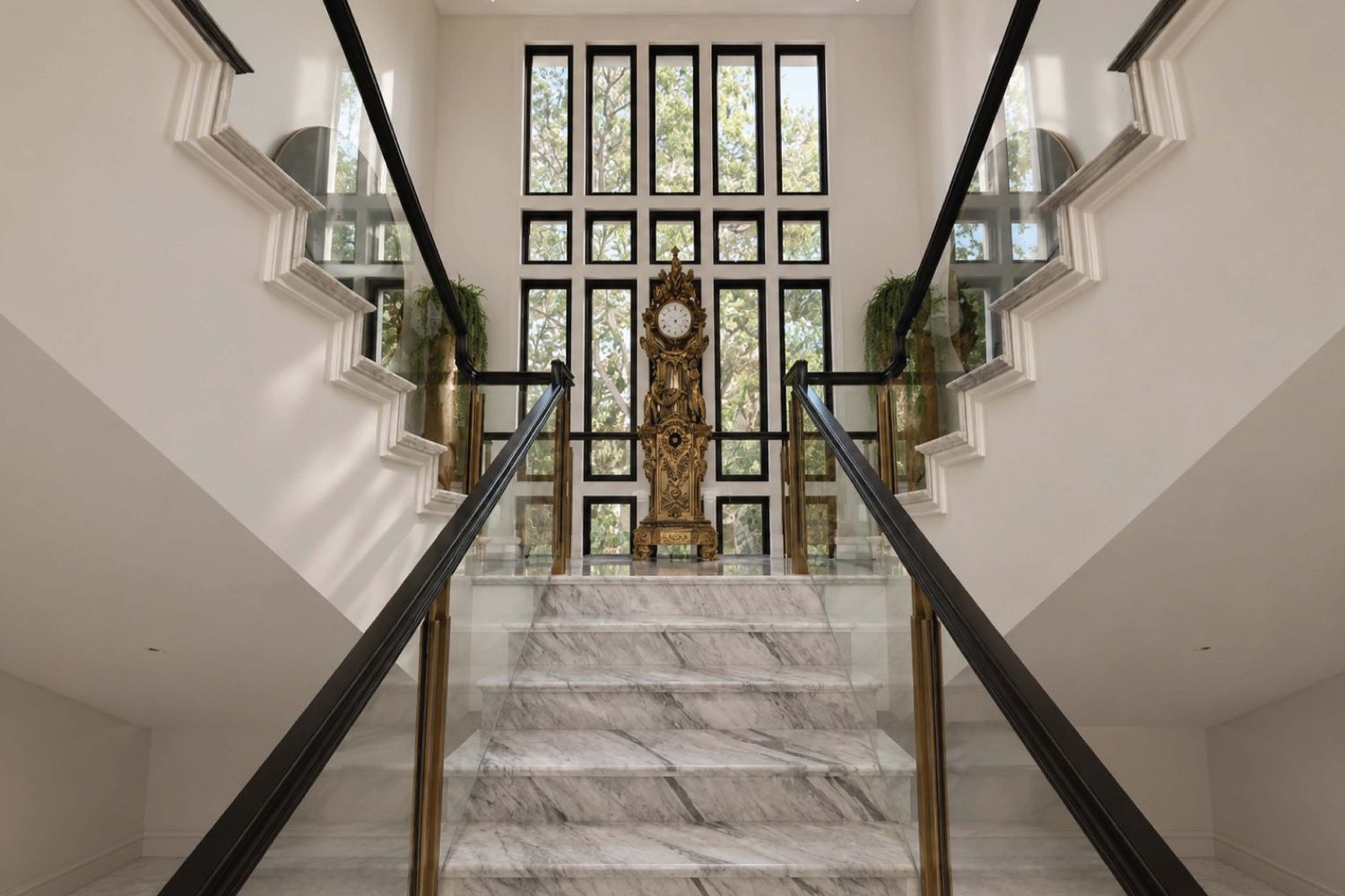 7 Bedrooms Villa in Sector L