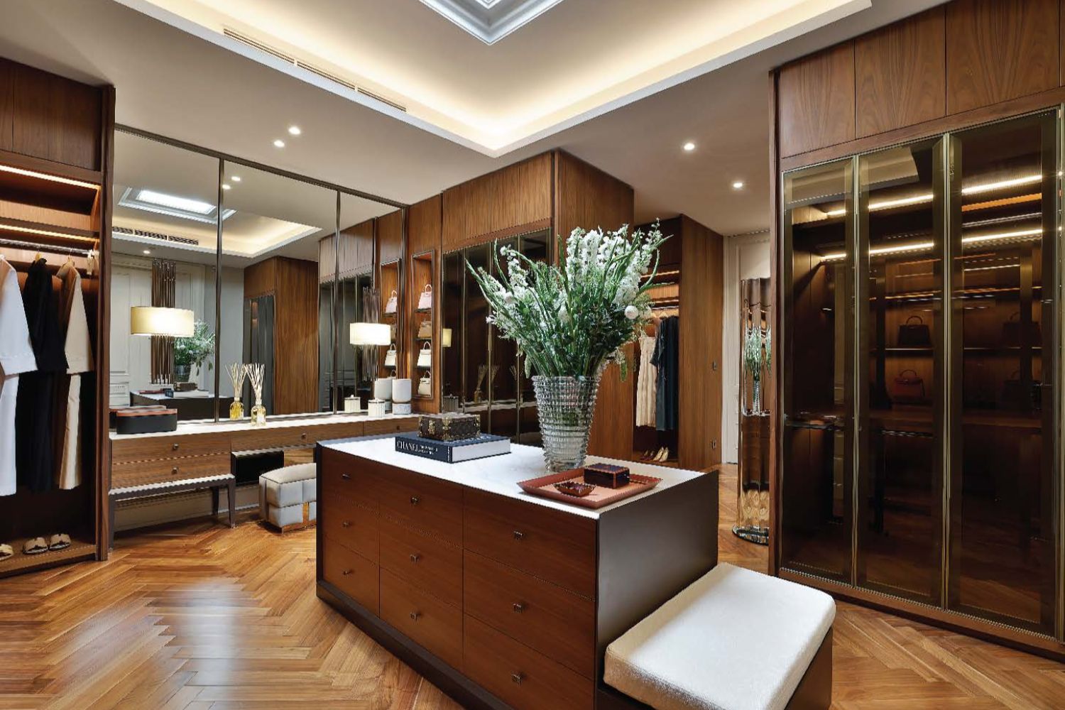 7 Bedrooms Villa in Sector L