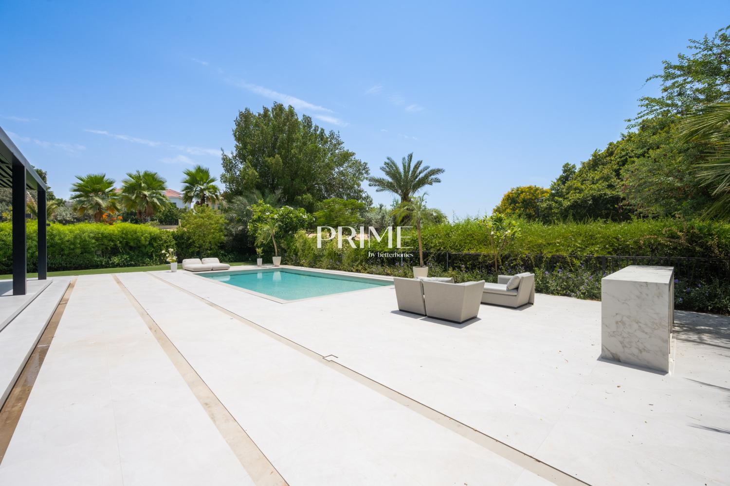 5 Bedrooms Villa in Entertainment Foyer