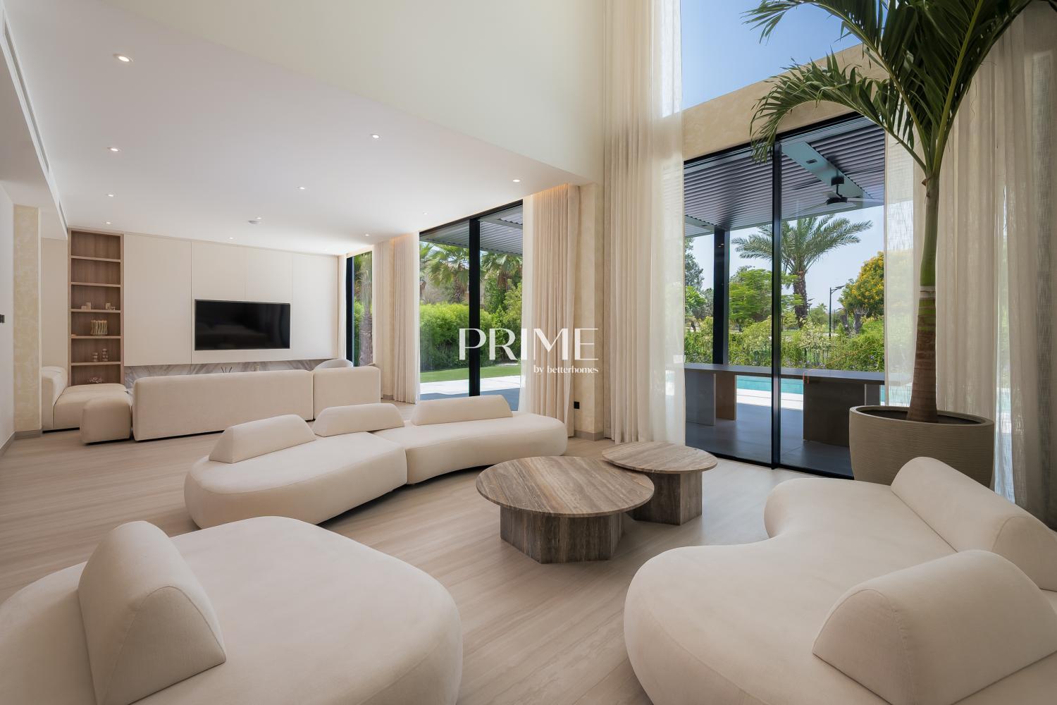 5 Bedrooms Villa in Entertainment Foyer