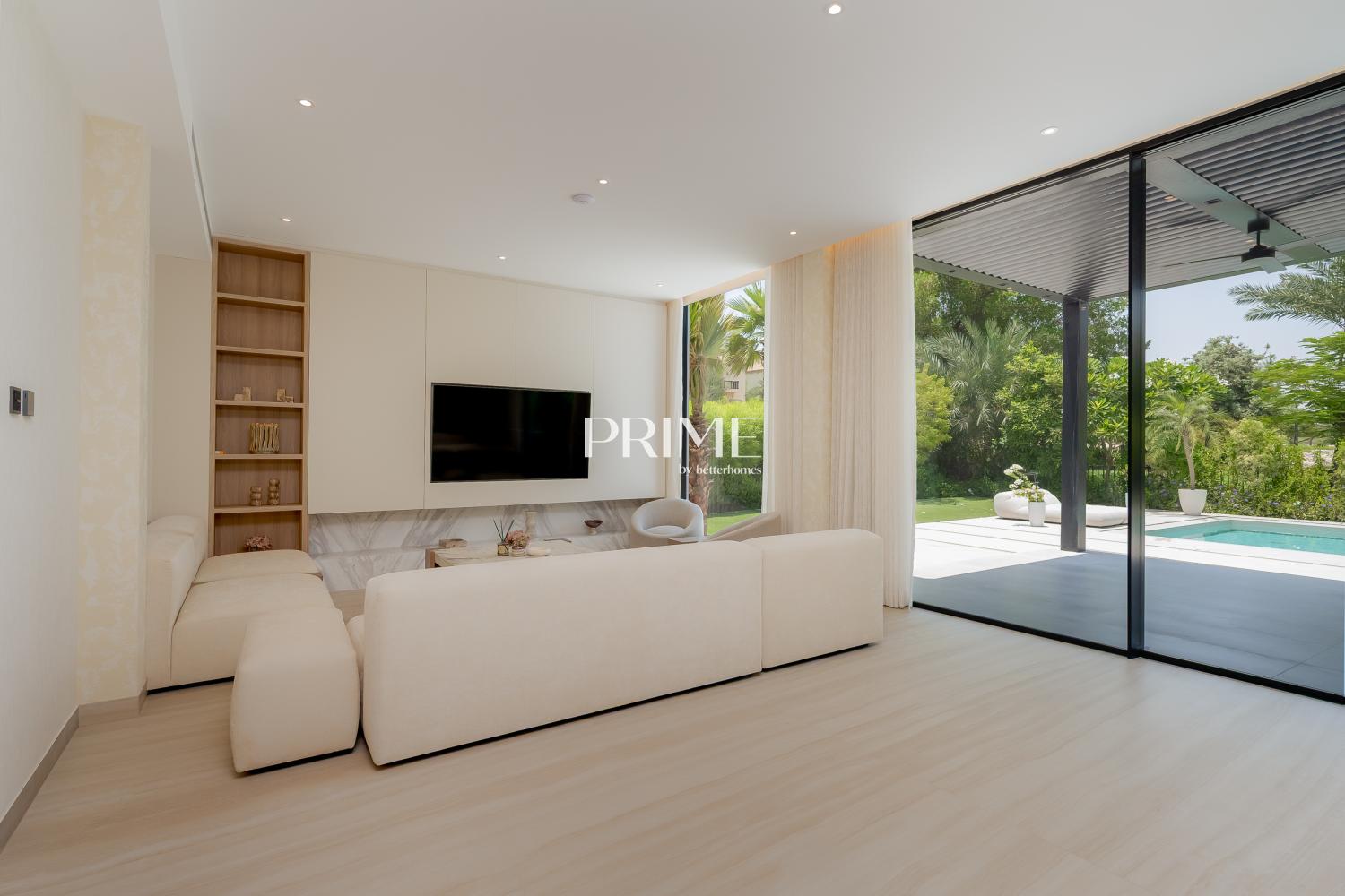 5 Bedrooms Villa in Entertainment Foyer