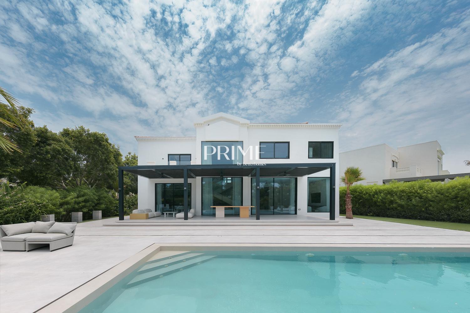 5 Bedrooms Villa in Entertainment Foyer