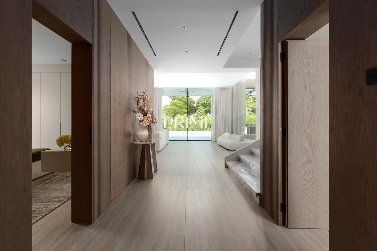 5 Bedrooms Villa in Entertainment Foyer