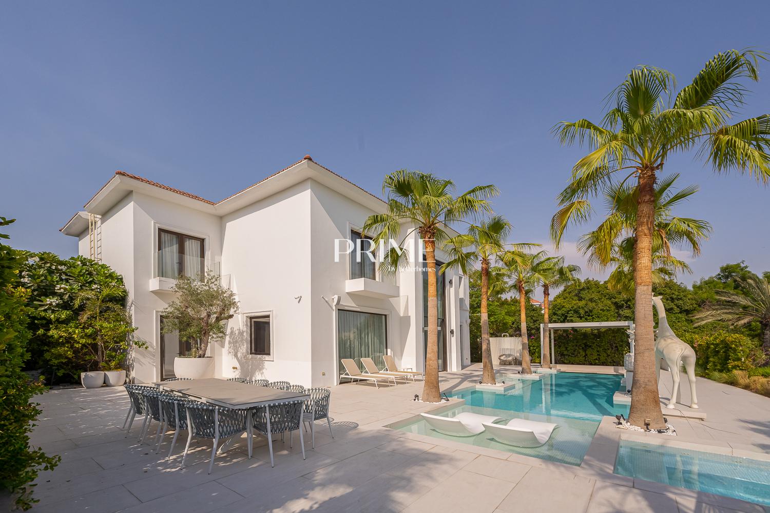 4 Bedrooms Villa in Cluster 25