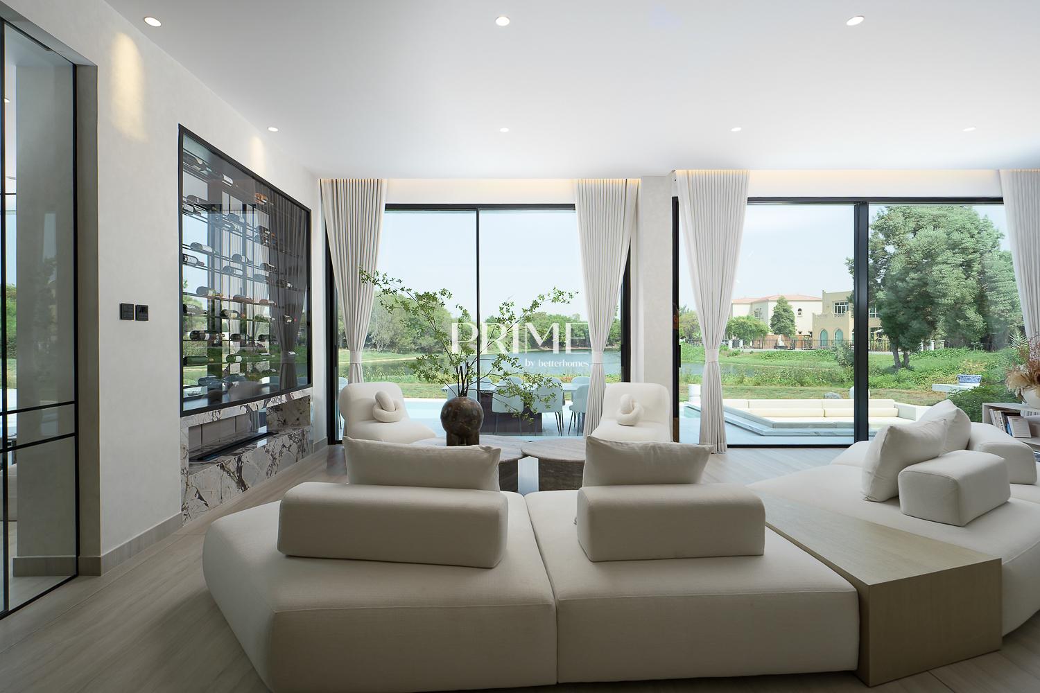 5 Bedrooms Villa in Entertainment Foyer