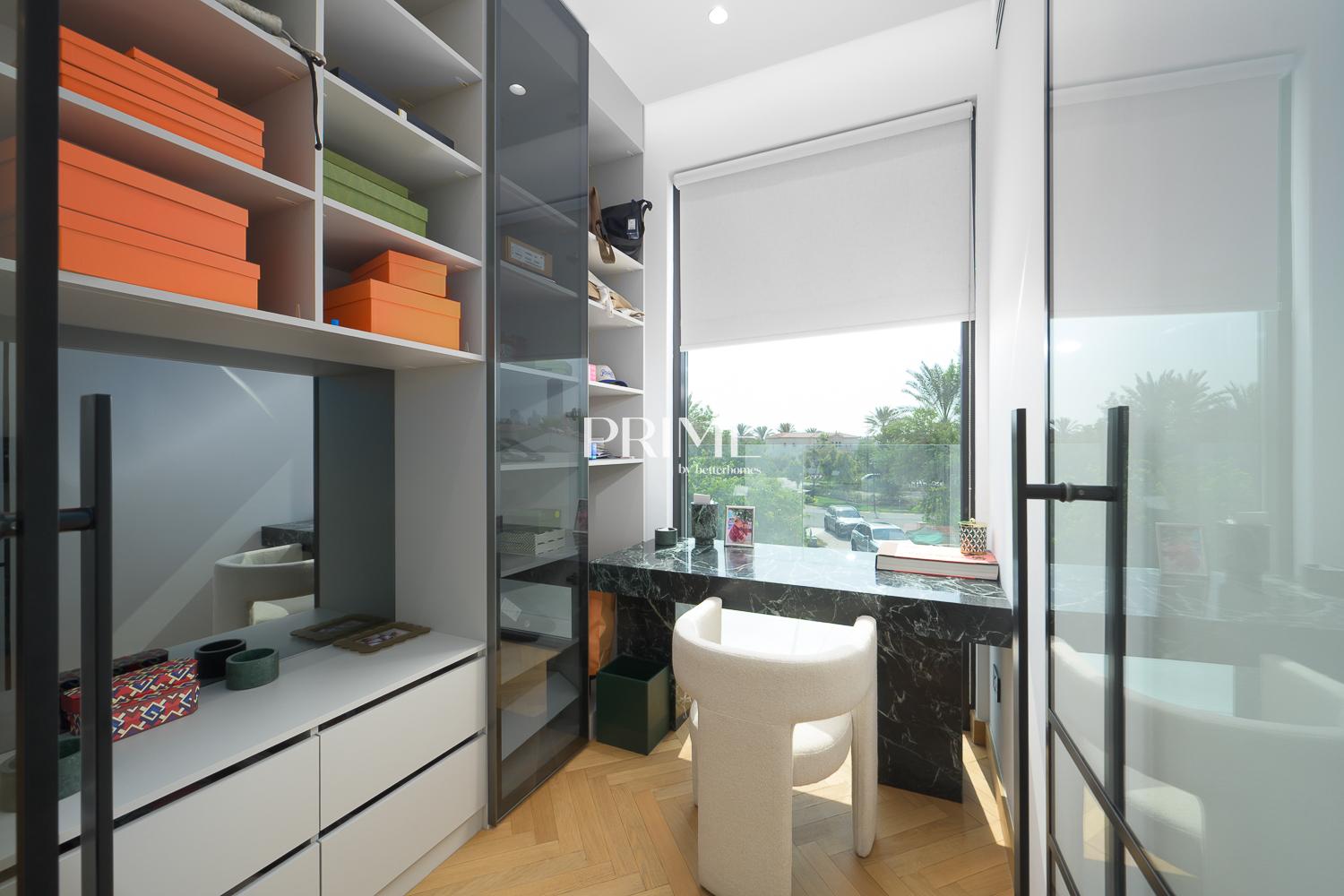 5 Bedrooms Villa in Entertainment Foyer