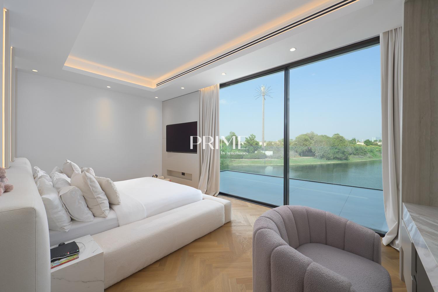 5 Bedrooms Villa in Entertainment Foyer