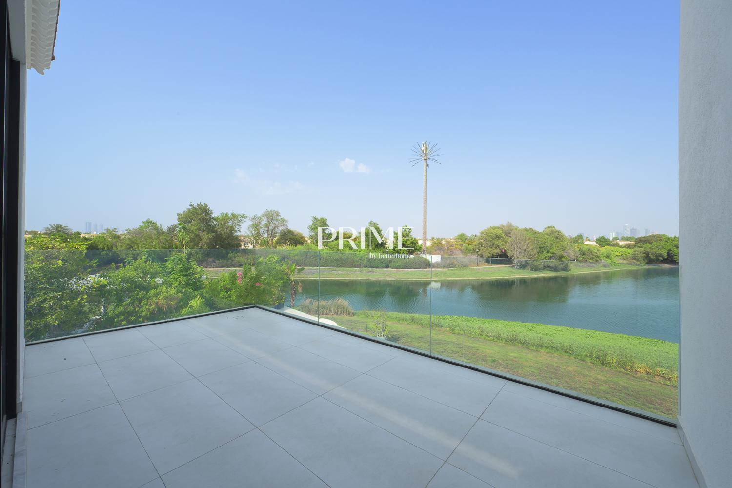 5 Bedrooms Villa in Entertainment Foyer