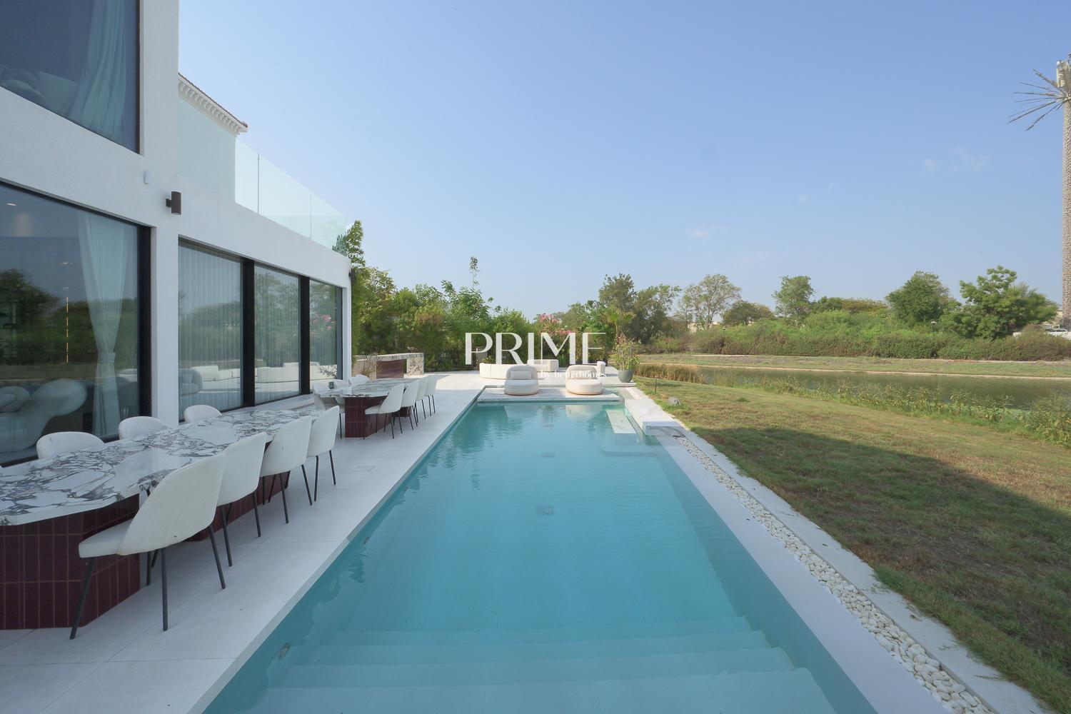 5 Bedrooms Villa in Entertainment Foyer