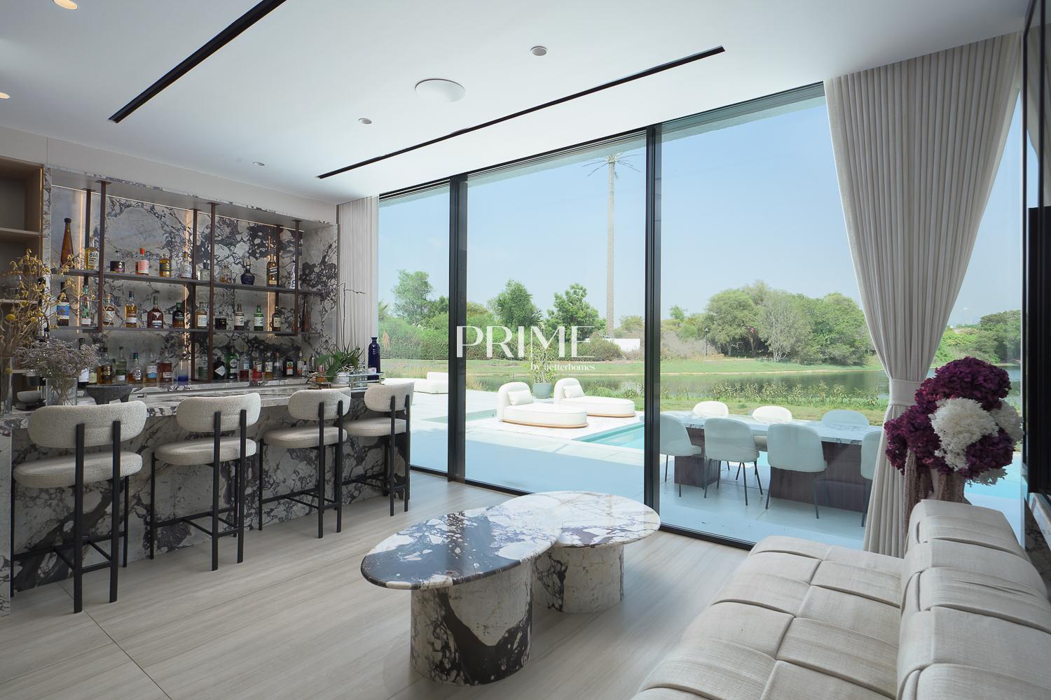 5 Bedrooms Villa in Entertainment Foyer
