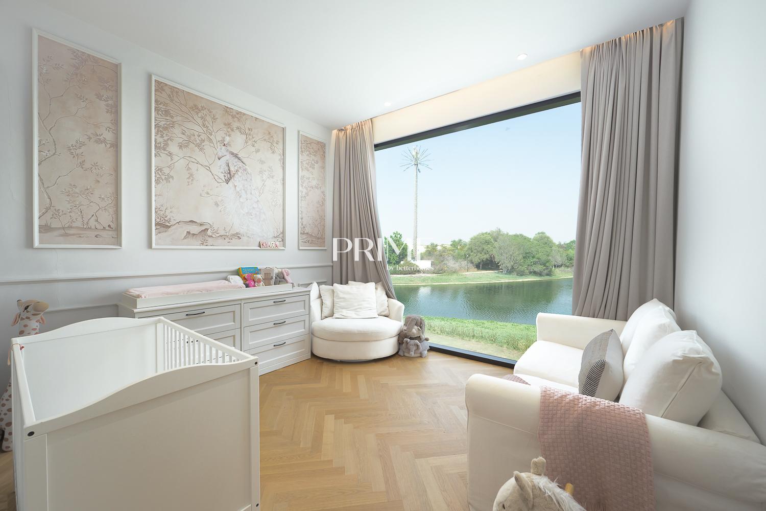 5 Bedrooms Villa in Entertainment Foyer