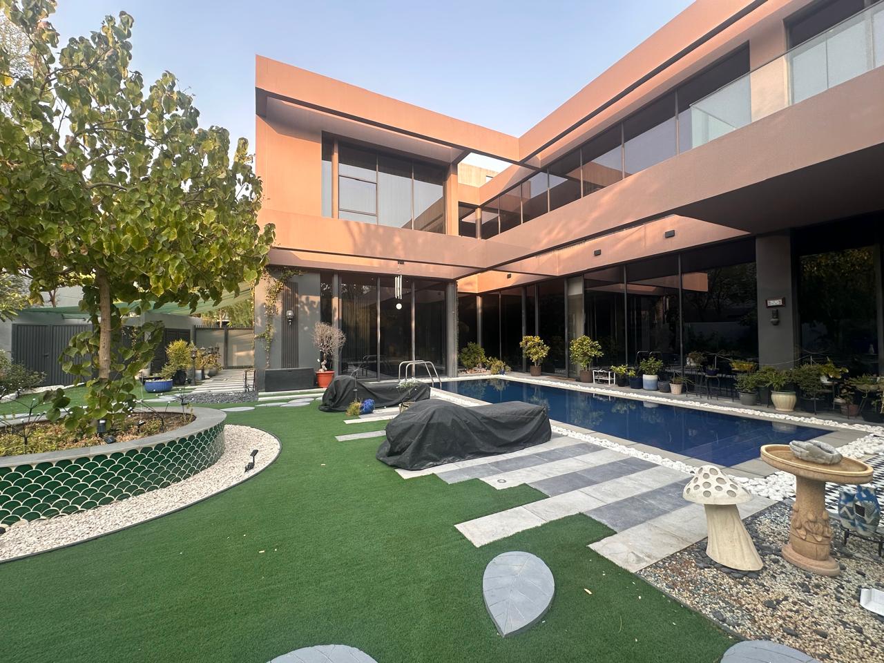 5 Bedroom Villa in Sendian