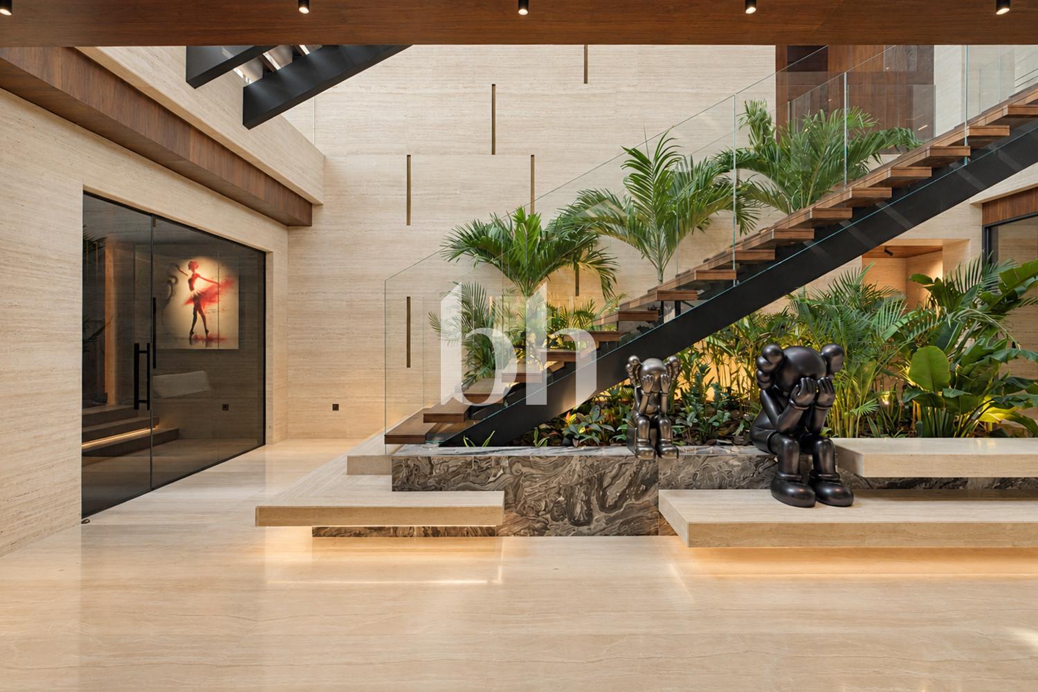 5 Bedrooms Villa in Emerald Hills