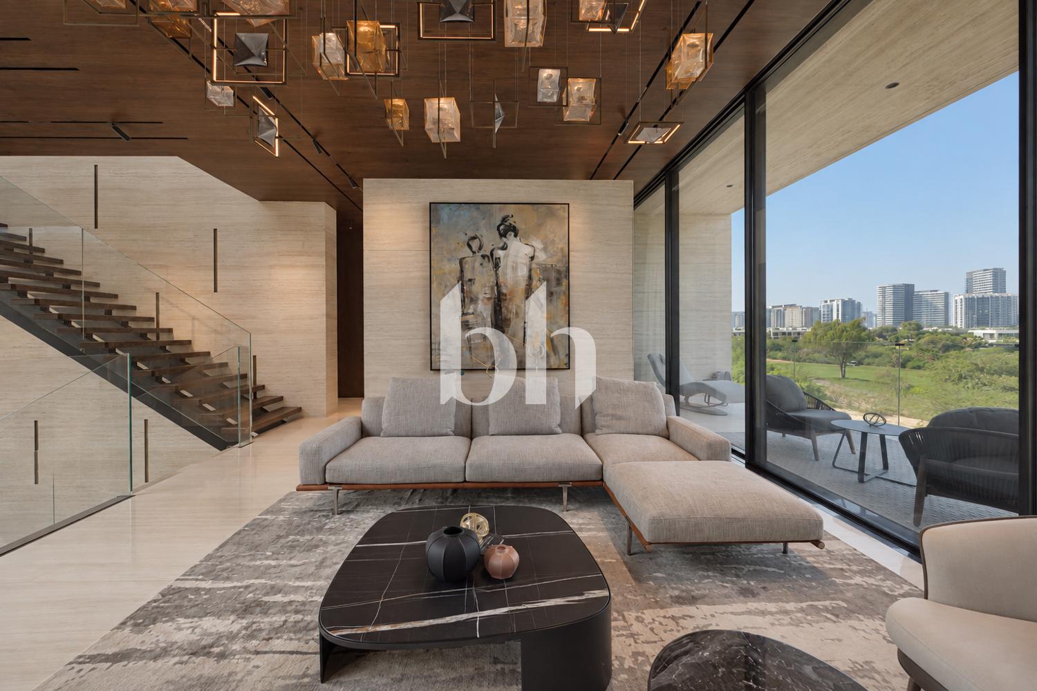5 Bedrooms Villa in Emerald Hills