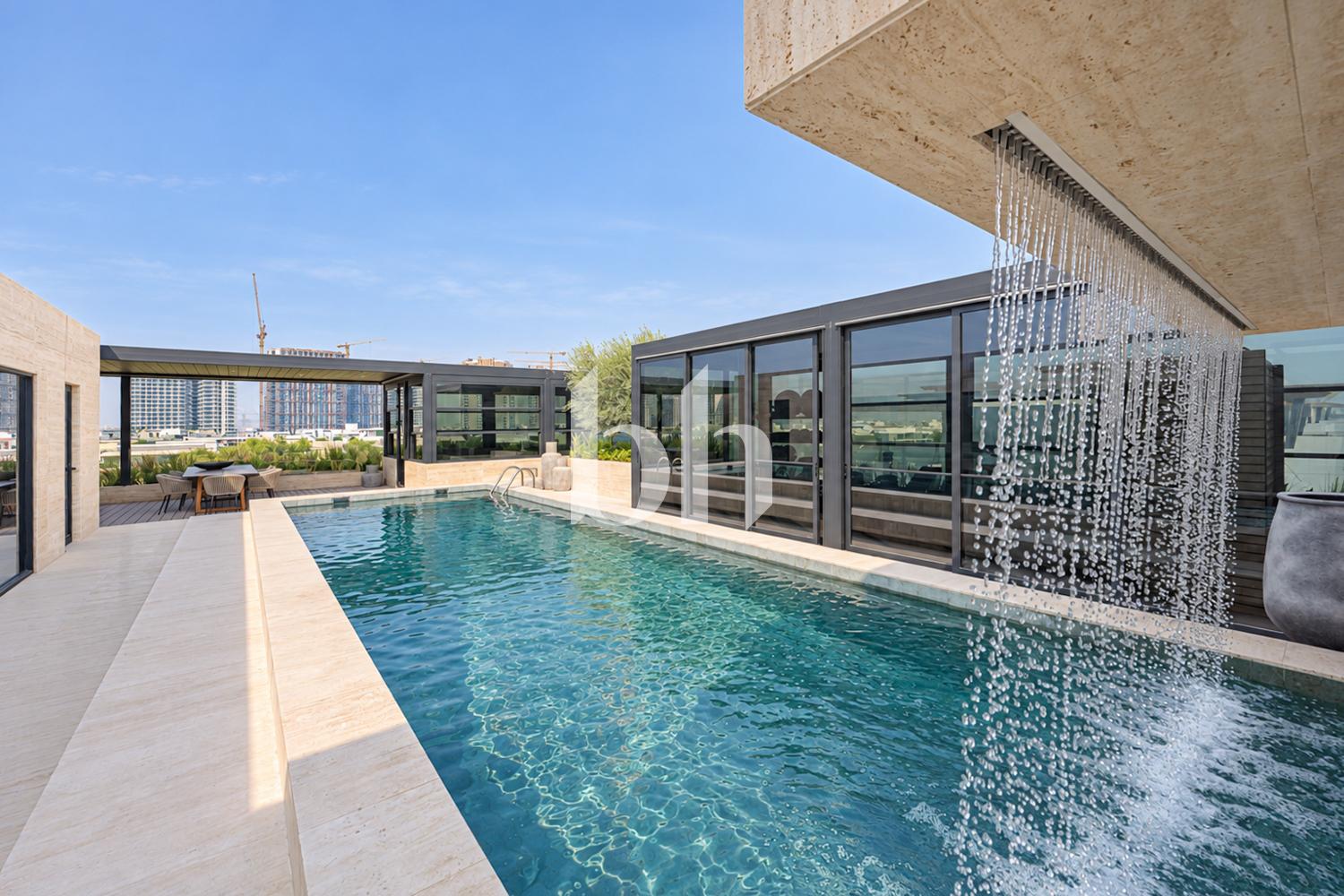 5 Bedrooms Villa in Emerald Hills