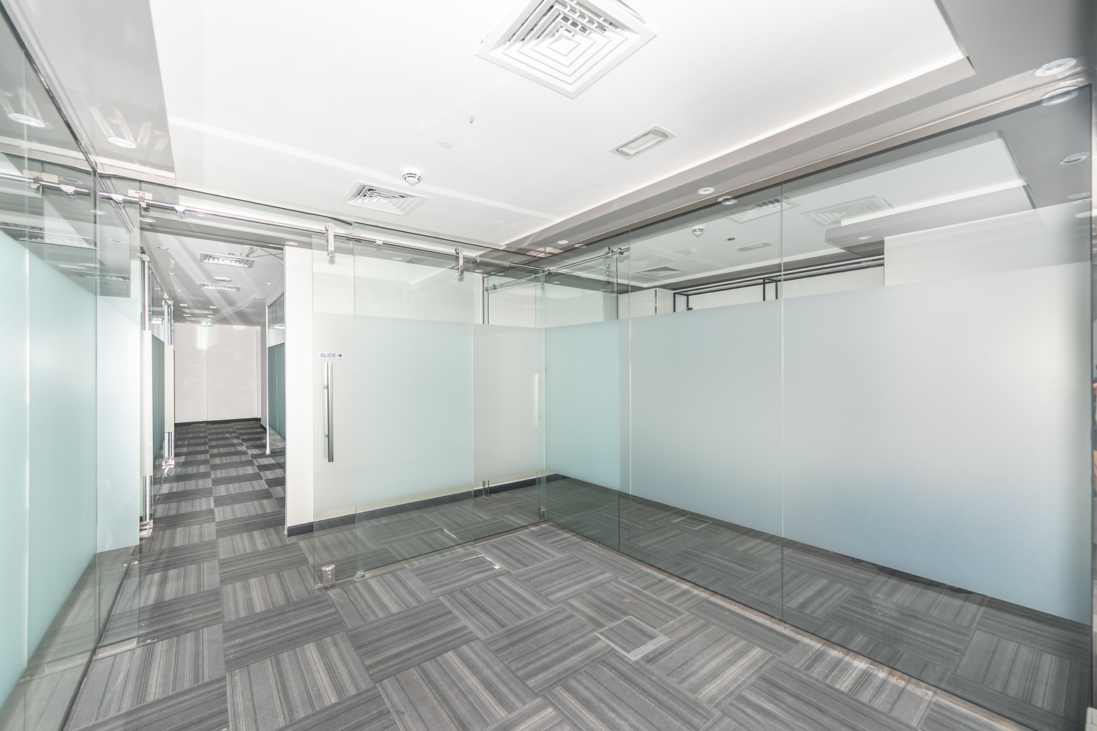 Private Terrace | Fitted w/ Partition | 4 Parkings