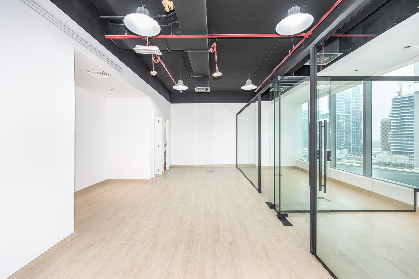 Office for rent in Bayswater at 140,000 AED per year