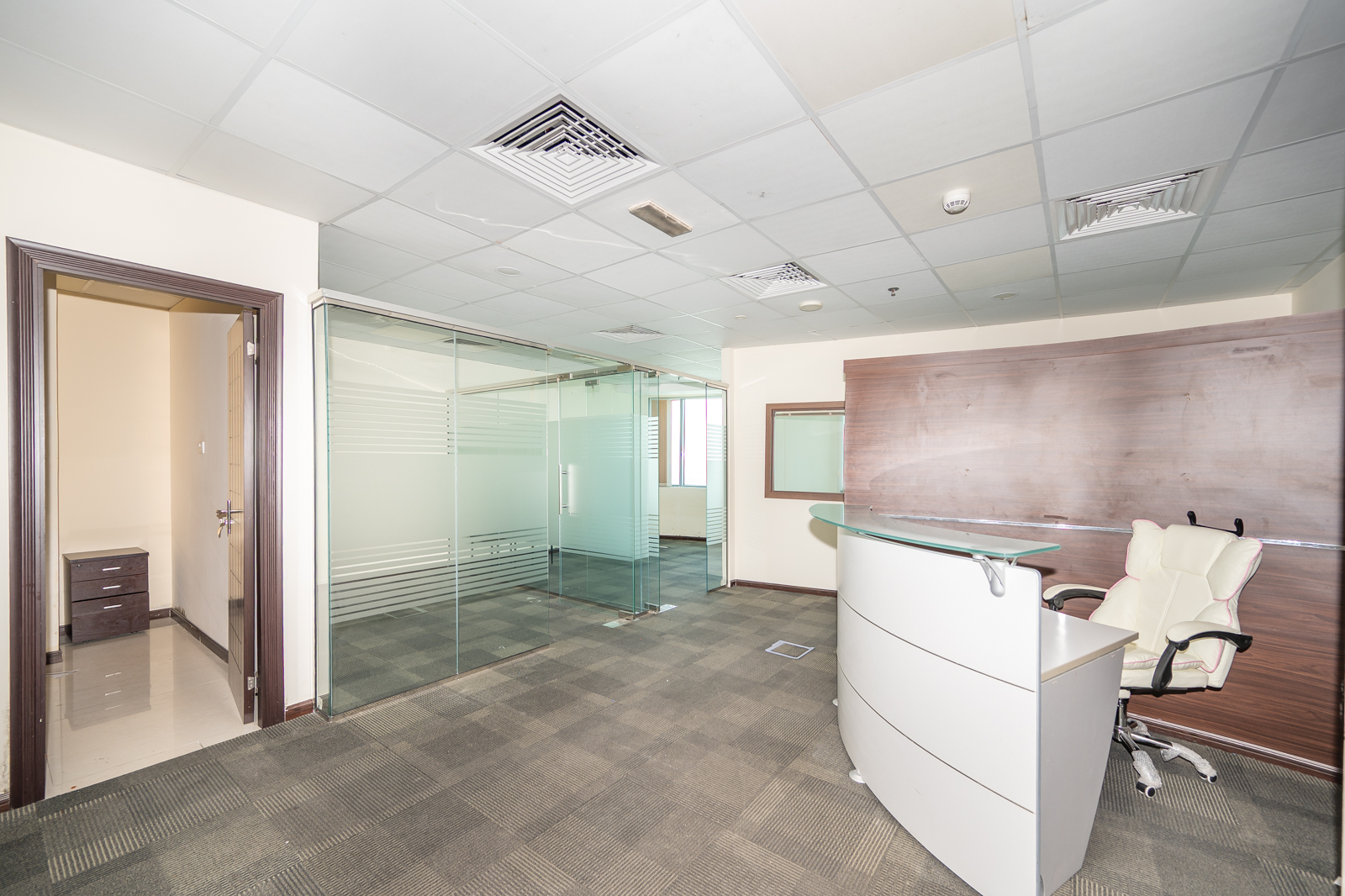Vacant | Fitted Office | Easy Access | 2 Parkings