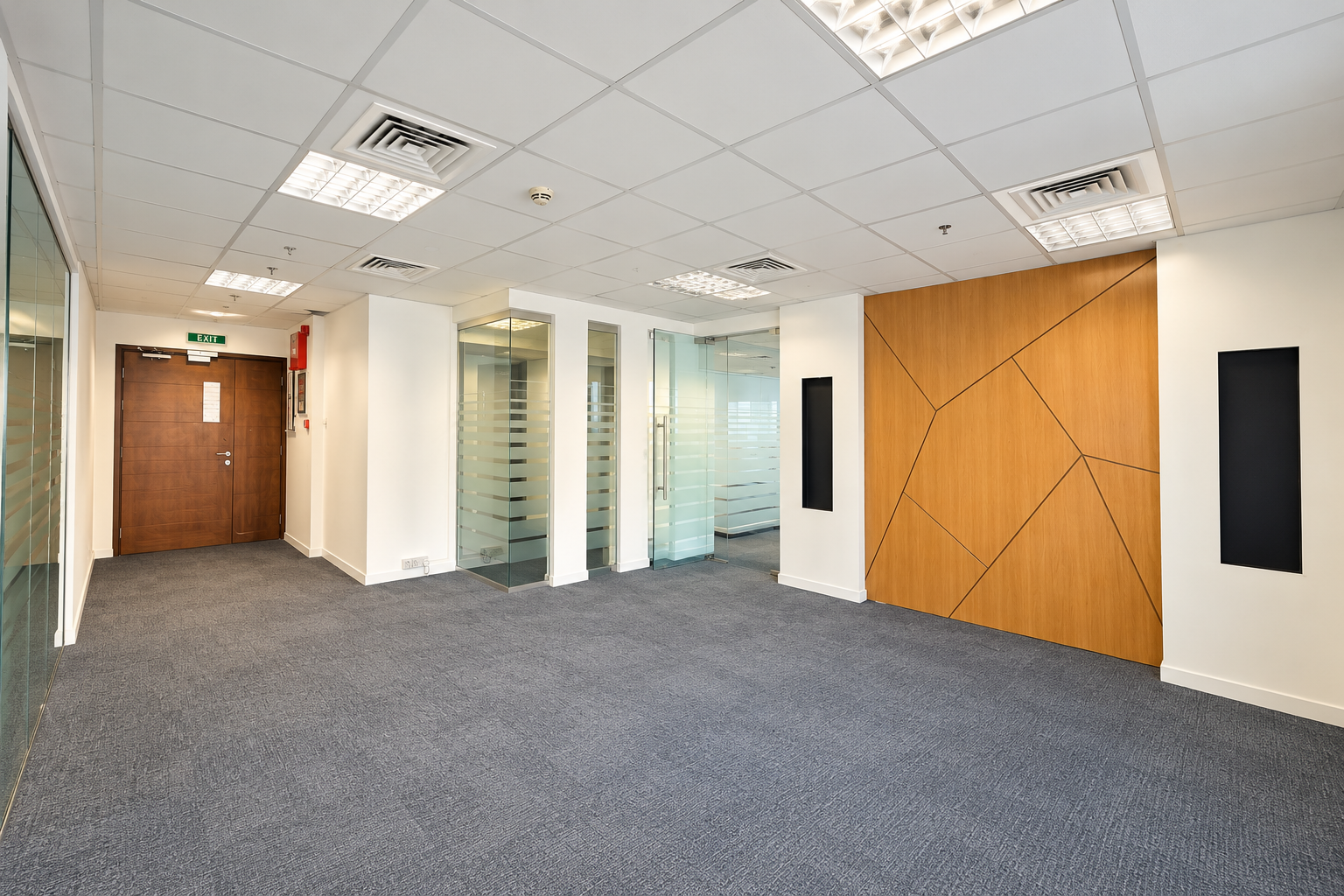 Prime Location | Vastu Unit | 4 Parking