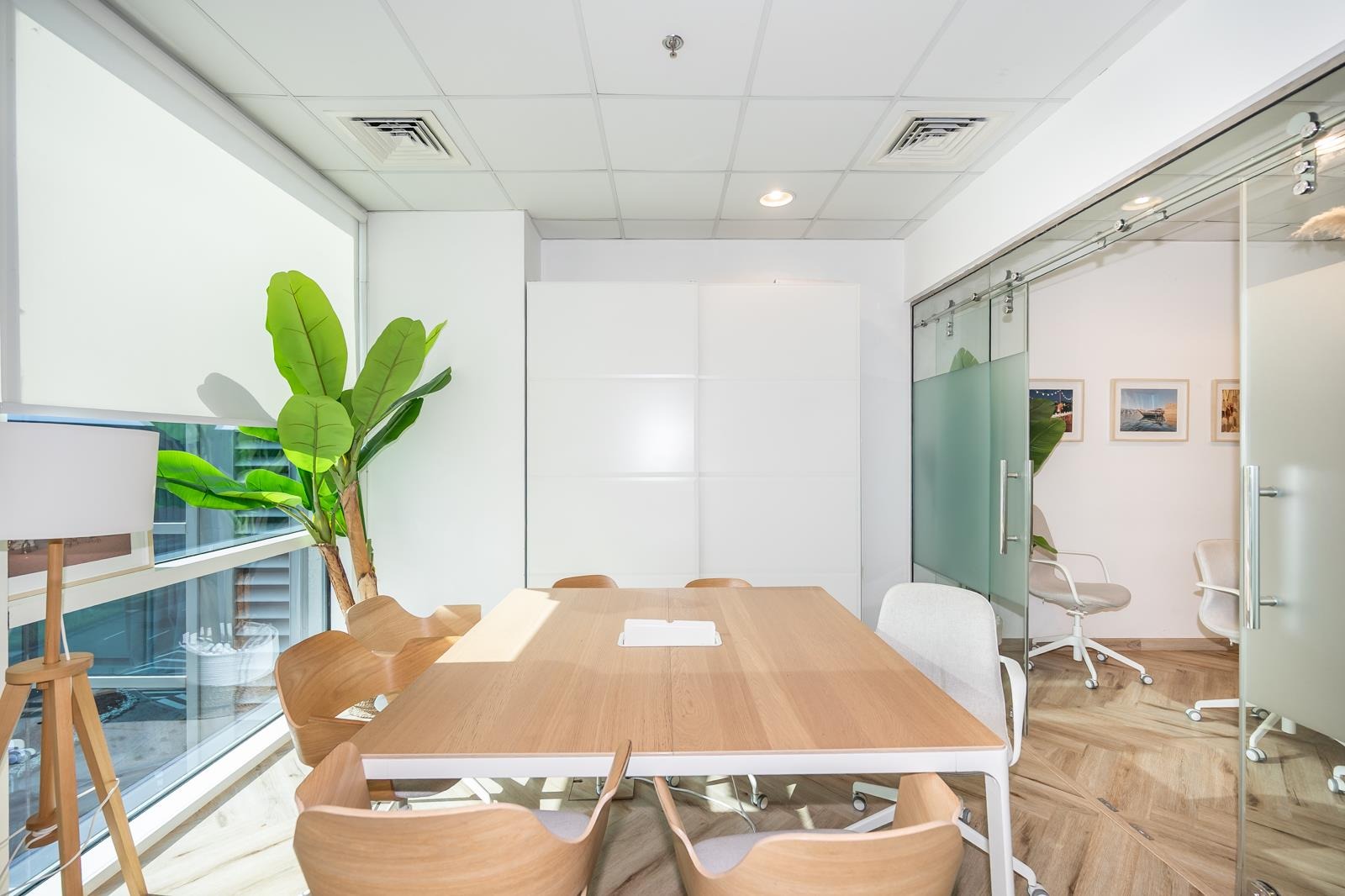 Partitioned | 4 parkings | Corner Office