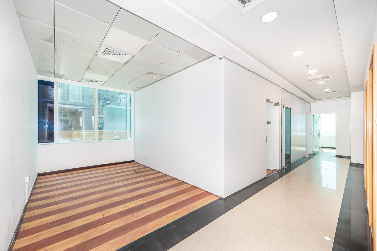 Fitted Partitioned | 2 Parkings | Prime Location