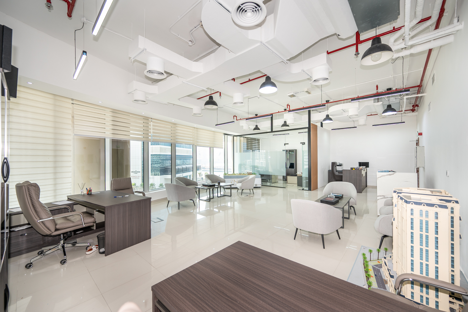 Semi-Fitted Office with Canal Views | 2 Parkings
