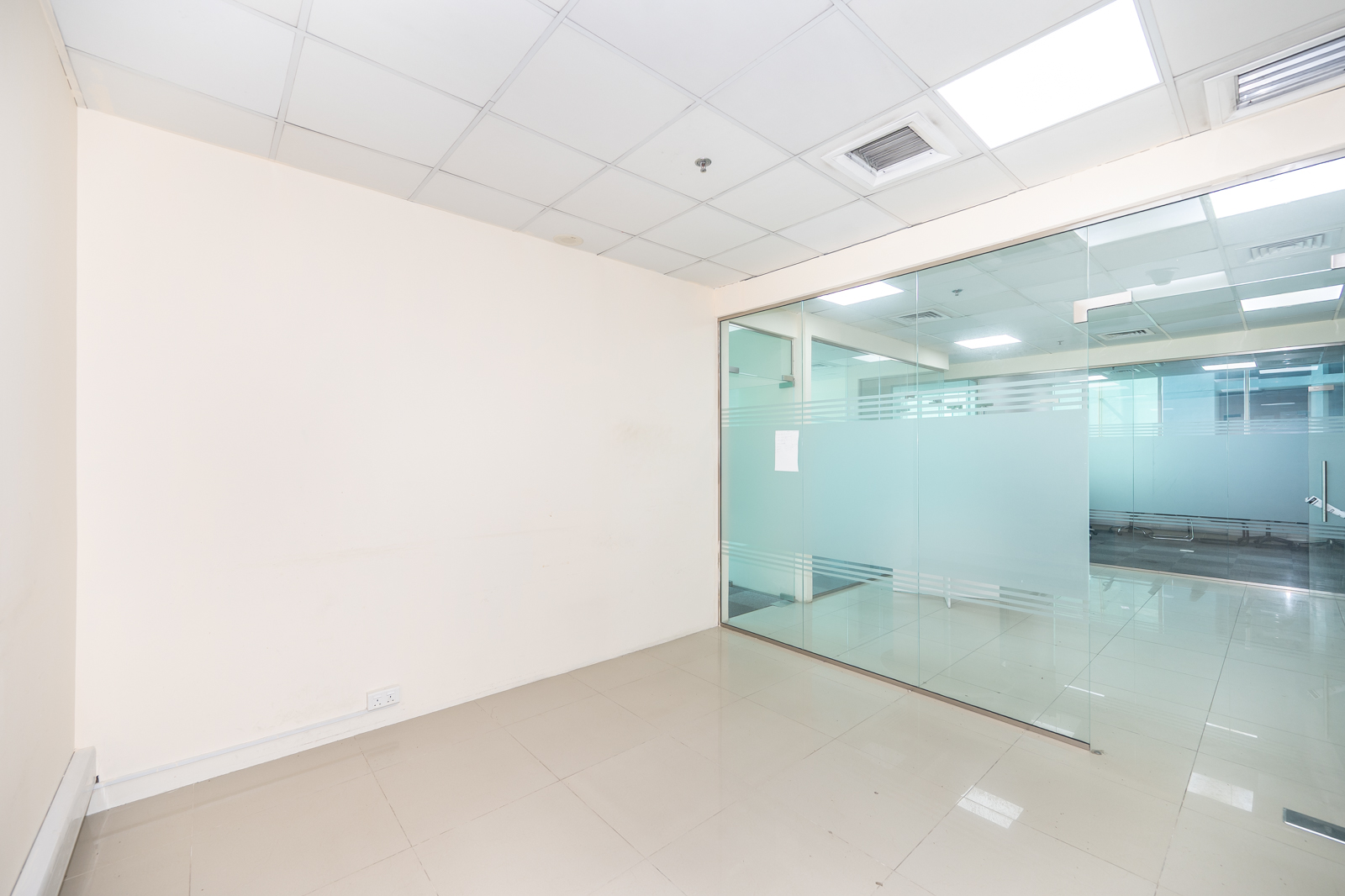 2 Parking bays | Mid Floor | Partially Furnished