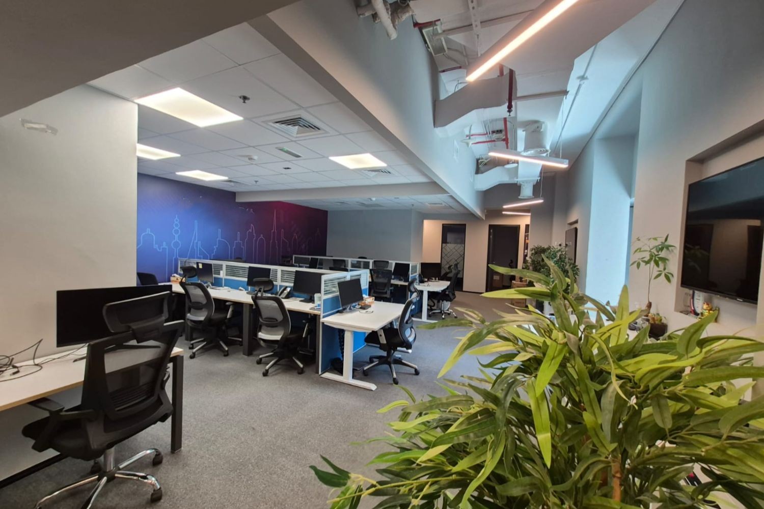 Office for rent in Iris Bay at 300,000 AED per year