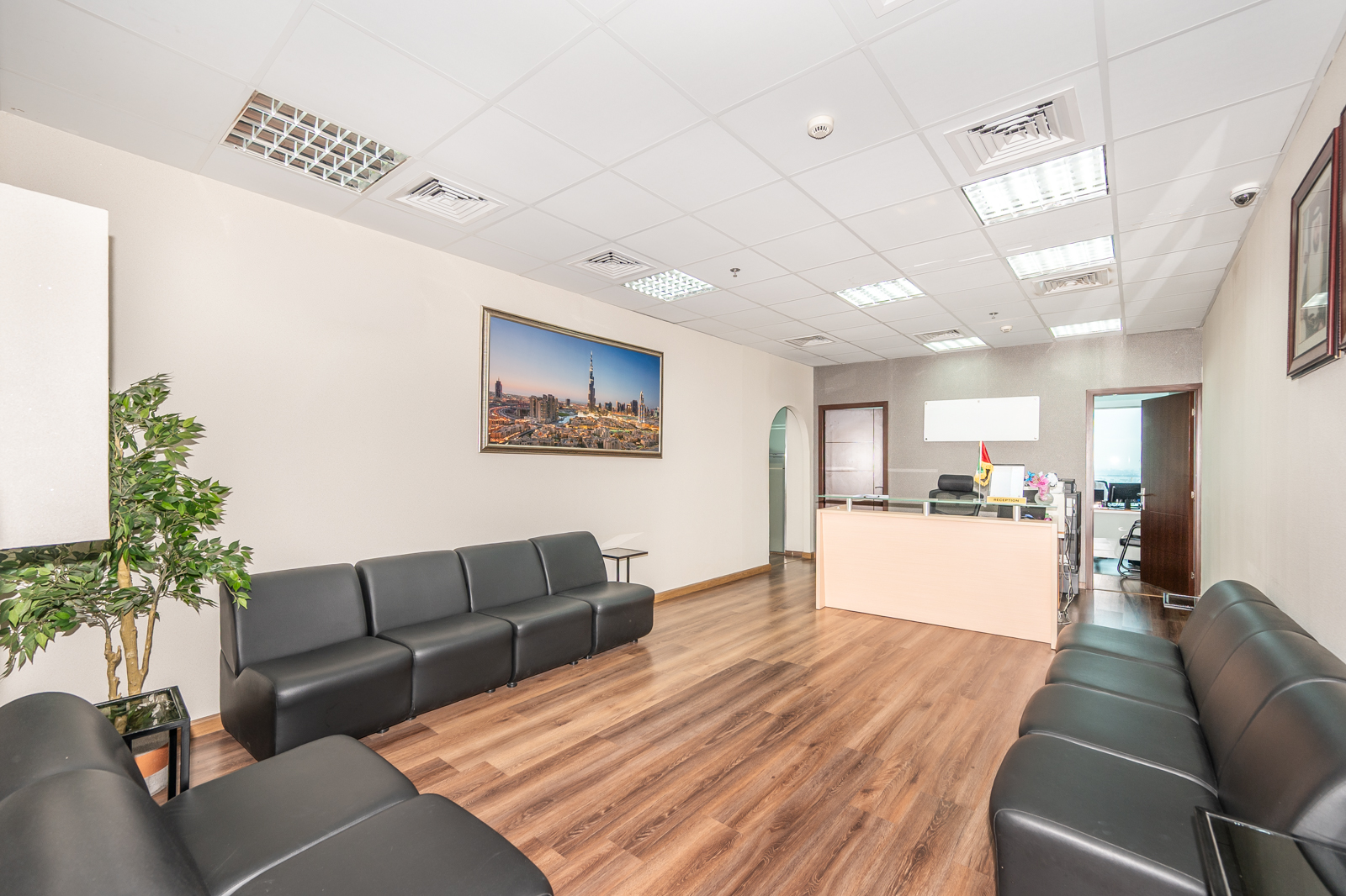 PRIME LOCATION | CANAL VIEWS | 6 PARKINGS