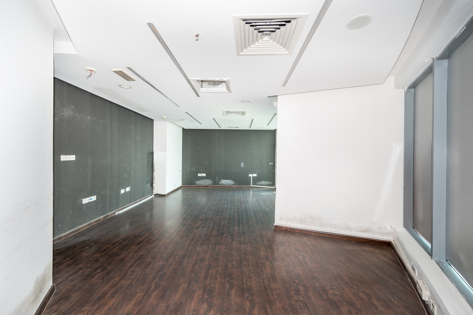 Fitted | High Floor | Canal View