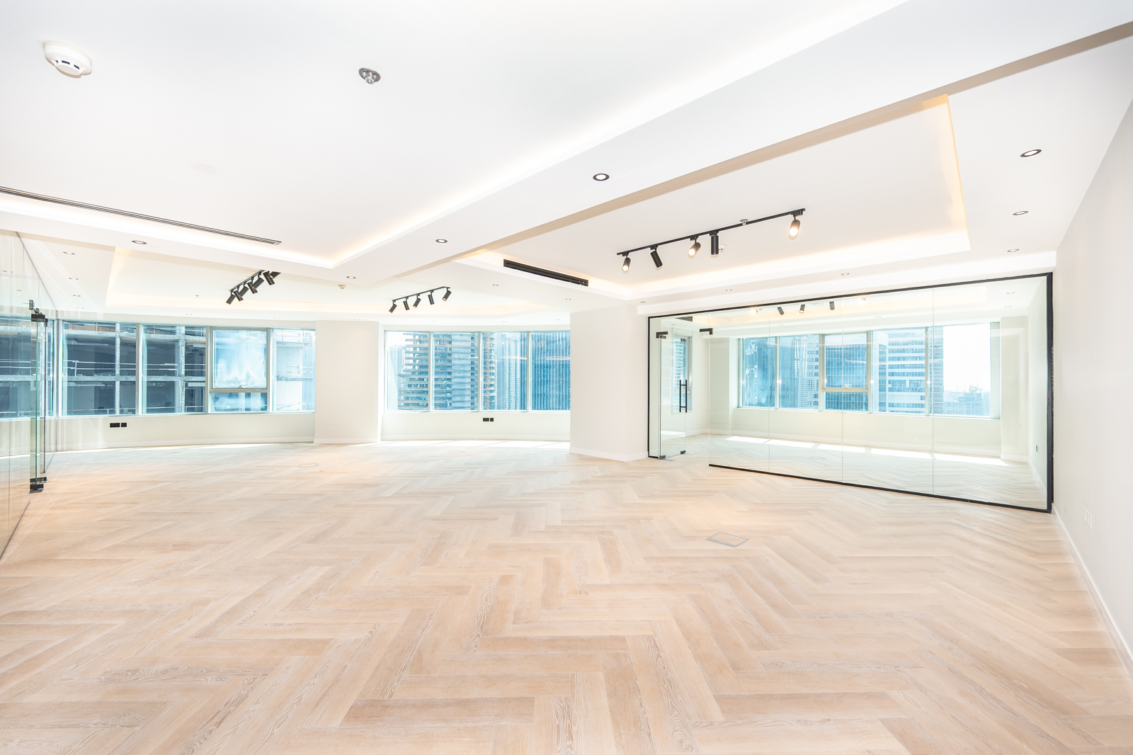 Office for rent in Ontario Tower at 225,000 AED per year