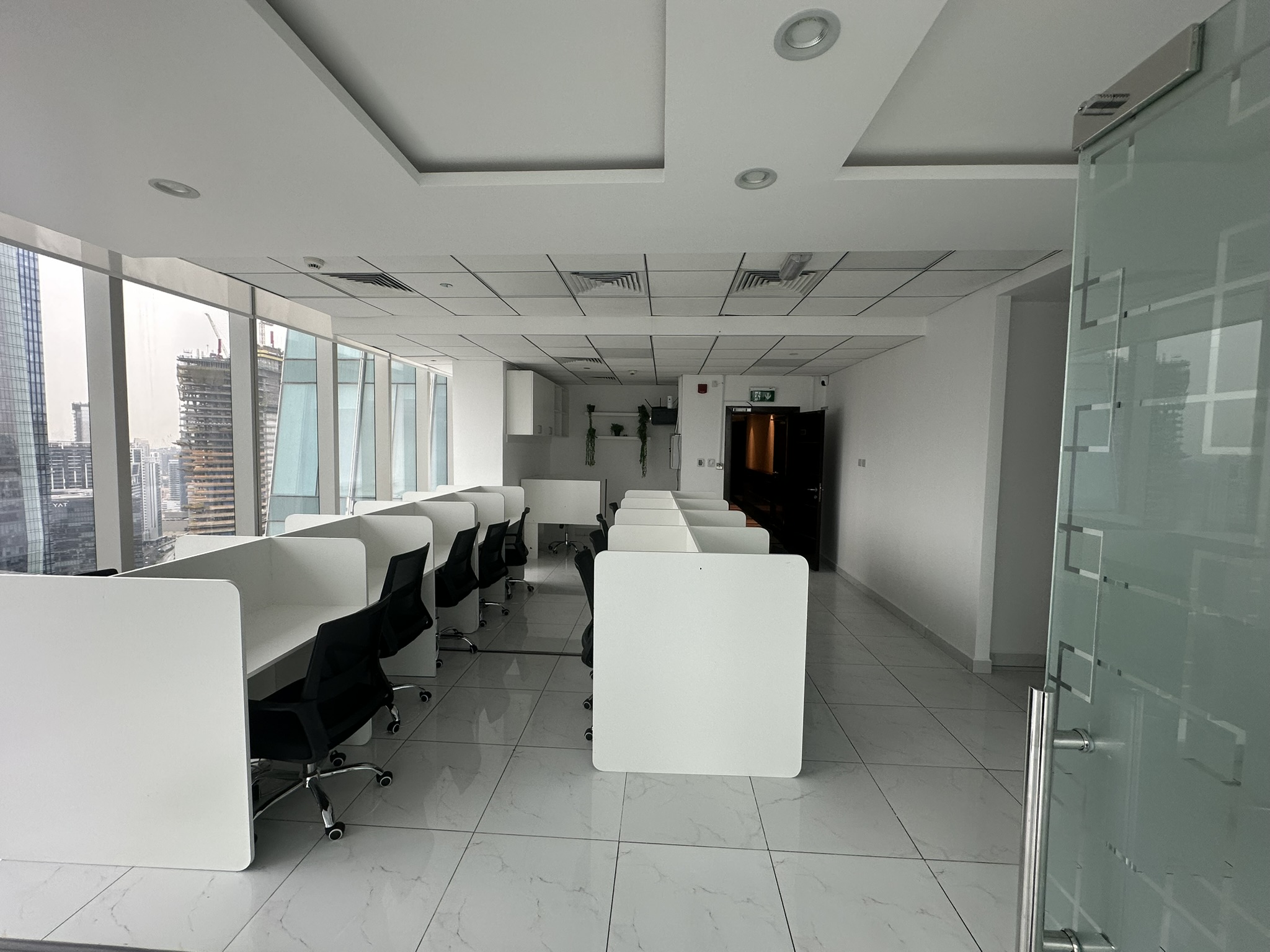 Top Floor | Fitted | Furnished | Close to Metro