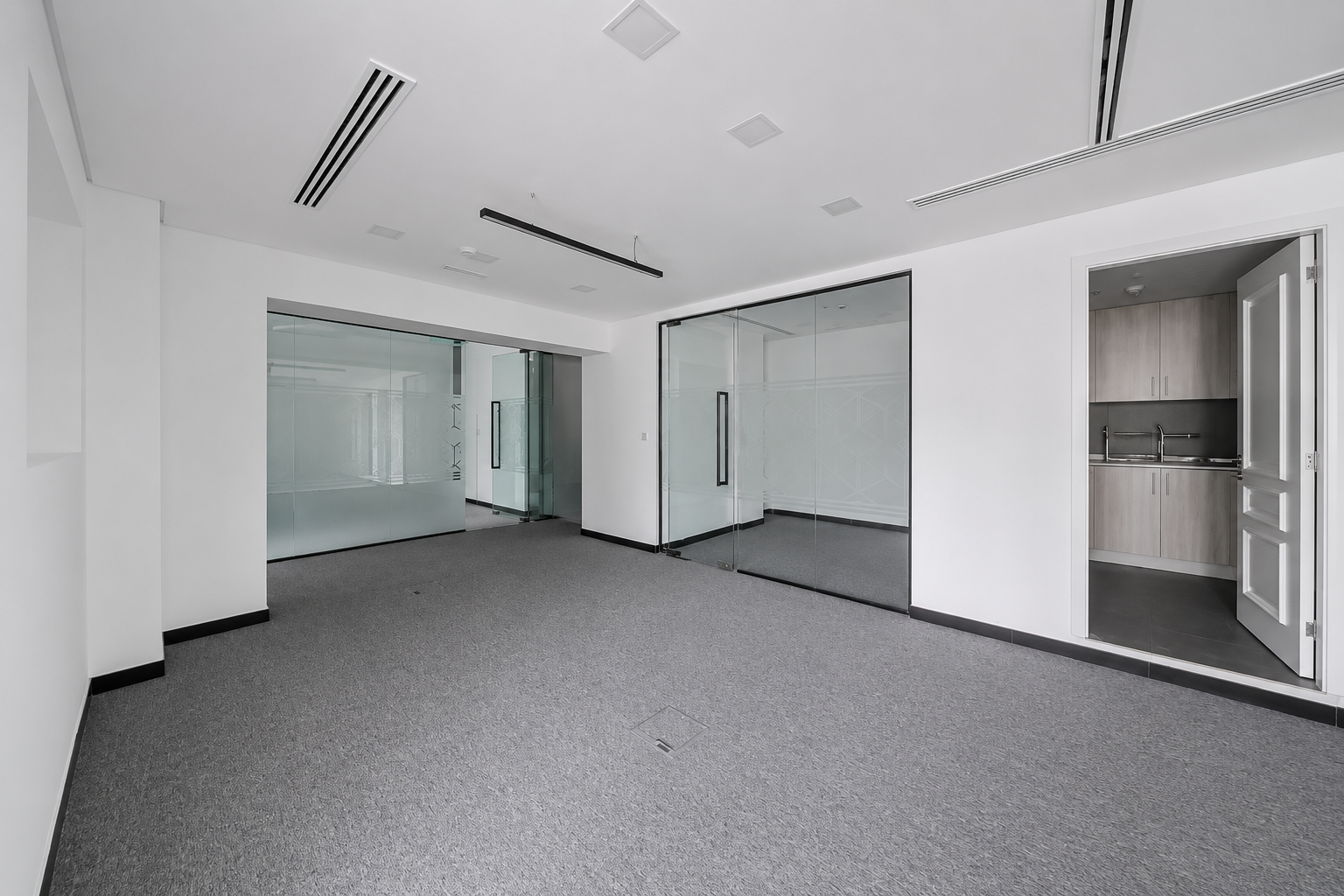 Office for rent in Iris Bay at 300,000 AED per year
