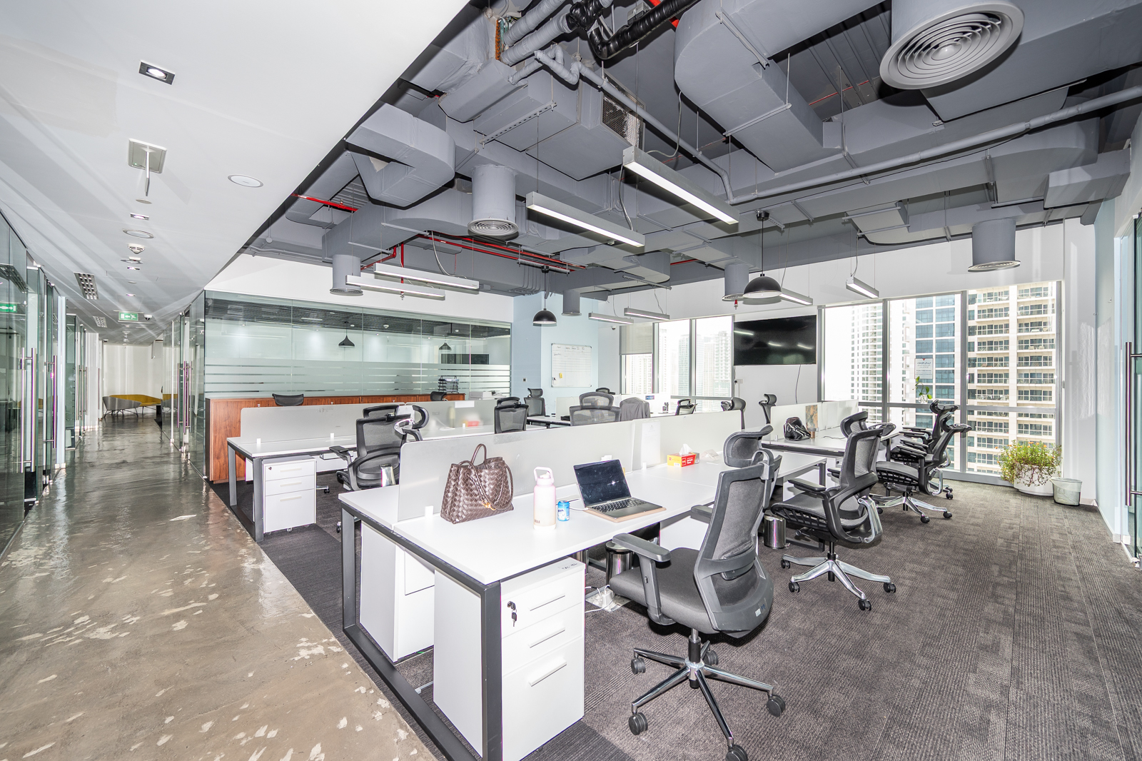 FURNISHED OFFICE | VACANT | GRADE A BUILDING