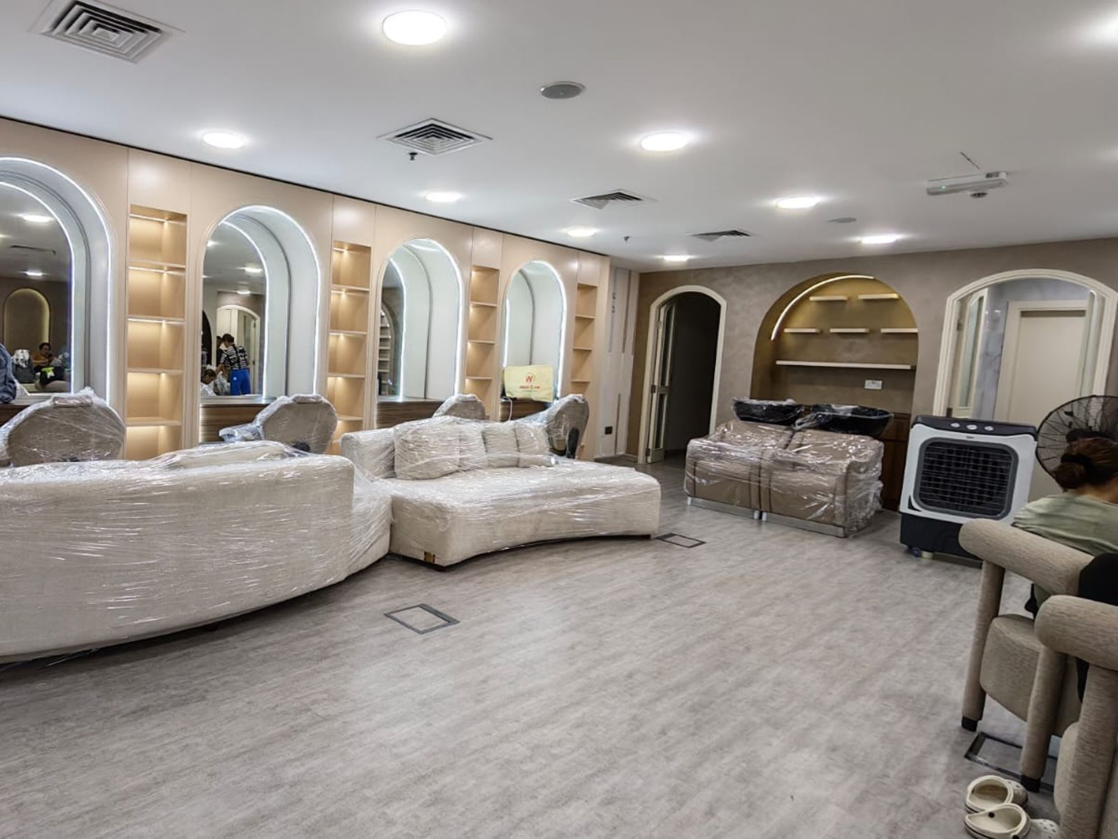 Fully Fitted Spa/Salon | Vacant | 1 Parking space