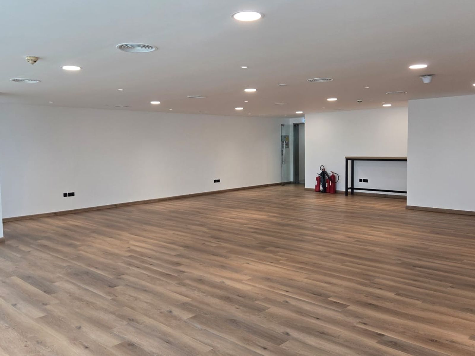 High Floor | Partially Furnished | 1 parking space